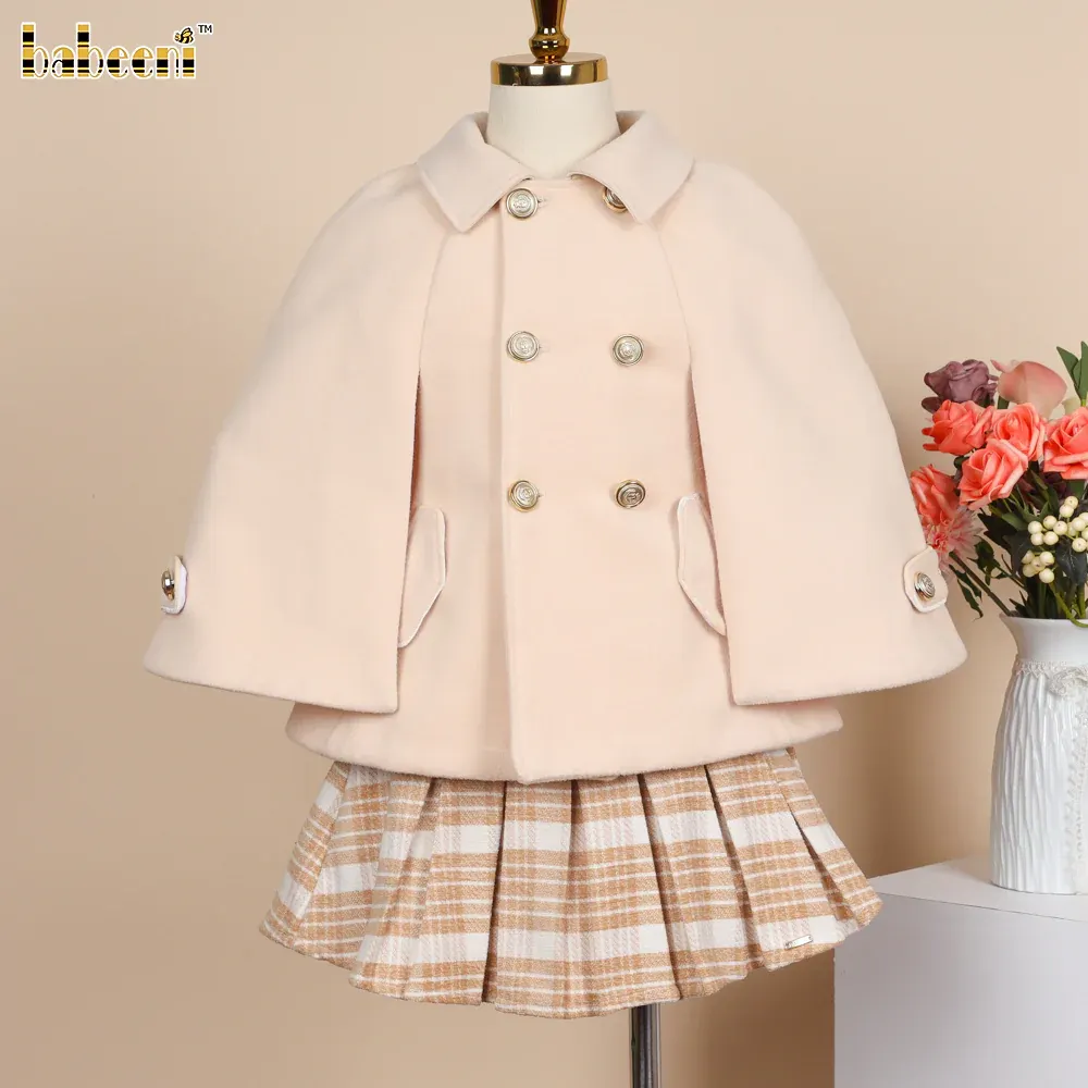 Bộ áo choàng màu be & váy xếp ly kẻ caro DR4276