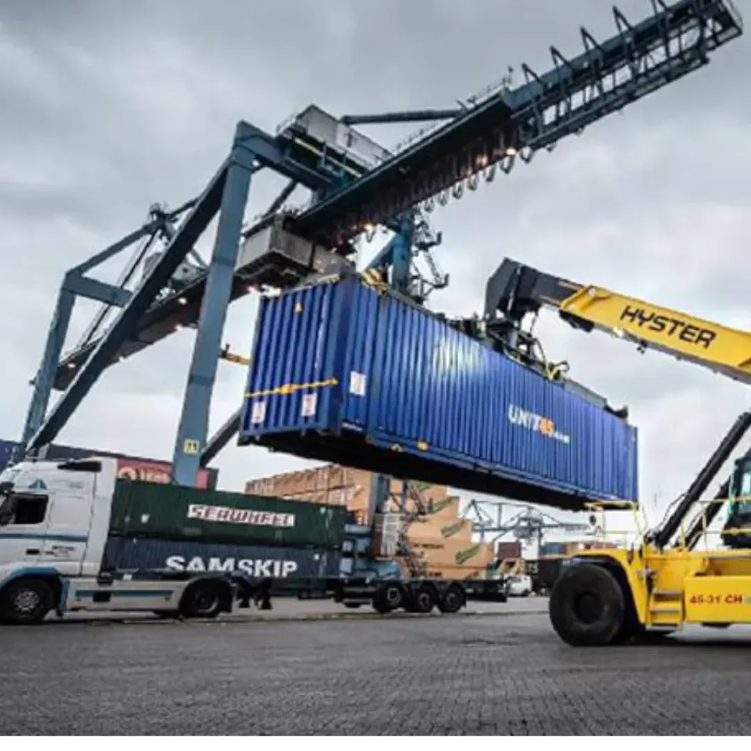 Kỹ thuật vận hành xe nâng – Reach Stacker